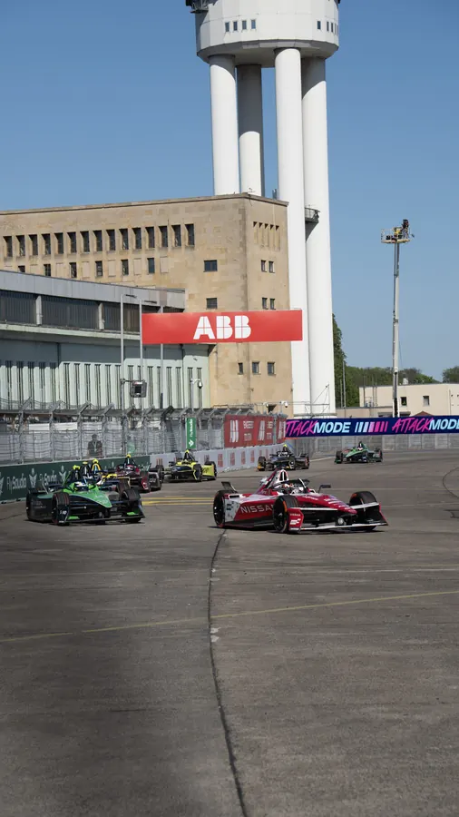 Formula E cars in front of the Tempelhof radar tower